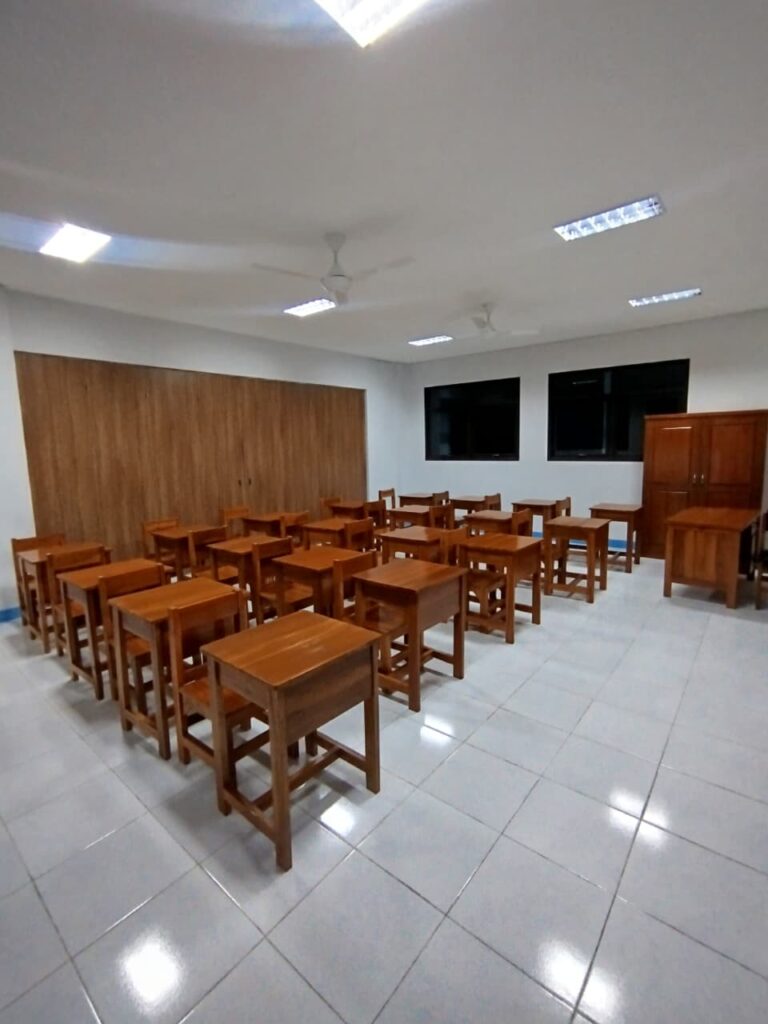 bangku sekolah kayu